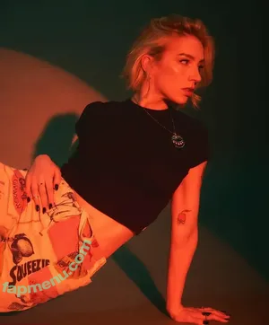 Courtney Miller / co_mill / courtney.miller / typicalvlogs nude photo #0418