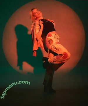 Courtney Miller / co_mill / courtney.miller / typicalvlogs nude photo #0420