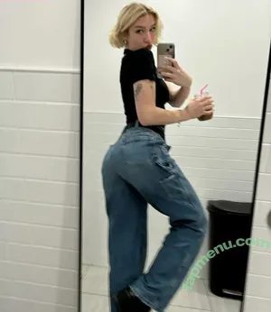 Courtney Miller / co_mill / courtney.miller / typicalvlogs nude photo #0424