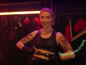 Courtney Miller / co_mill / courtney.miller / typicalvlogs nude photo #0428