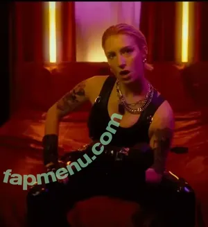 Courtney Miller / co_mill / courtney.miller / typicalvlogs nude photo #0430