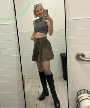 Courtney Miller / co_mill / courtney.miller / typicalvlogs nude photo #0439