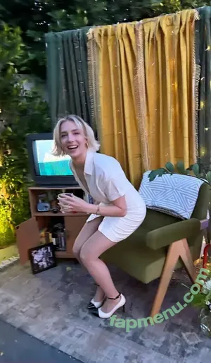 Courtney Miller / co_mill / courtney.miller / typicalvlogs nude photo #0444