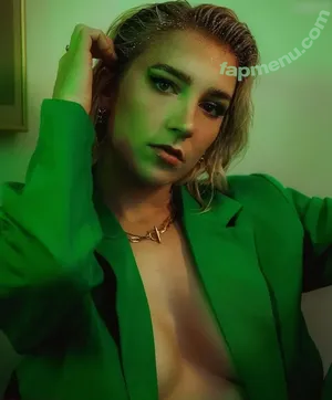 Courtney Miller / co_mill / courtney.miller / typicalvlogs nude photo #0471