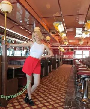 Courtney Miller / co_mill / courtney.miller / typicalvlogs nude photo #0497