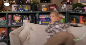 Courtney Miller / co_mill / courtney.miller / typicalvlogs nude photo #0550