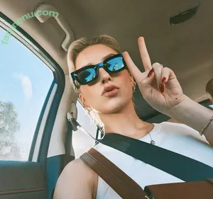 Courtney Miller / co_mill / courtney.miller / typicalvlogs nude photo #0961