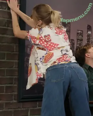 Courtney Miller / co_mill / courtney.miller / typicalvlogs nude photo #0977