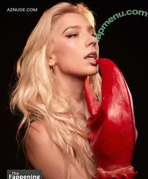 Courtney Miller / co_mill / courtney.miller / typicalvlogs nude photo #0984