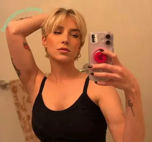 Courtney Miller / co_mill / courtney.miller / typicalvlogs nude photo #0992