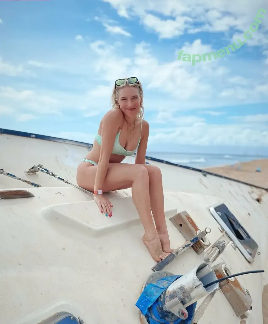 Courtney Miller nude photo #0022 (co_mill / courtney.miller / typicalvlogs)