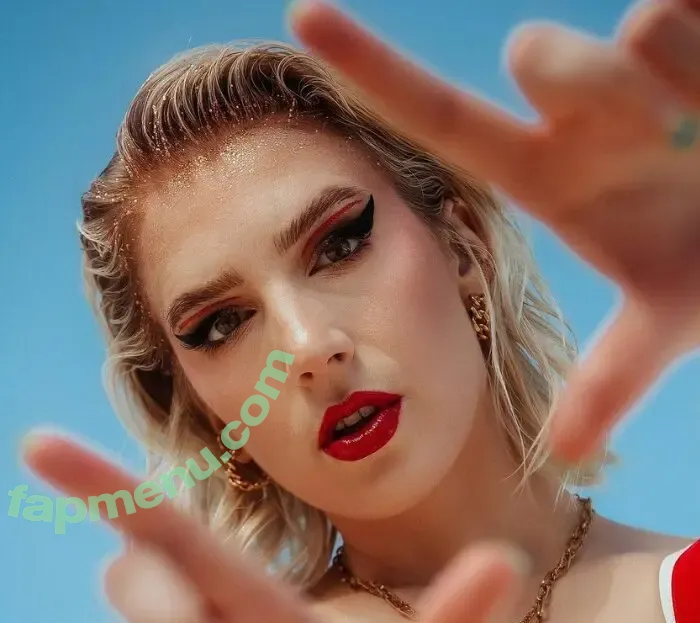 Courtney Miller nude photo #0036 (co_mill / courtney.miller / typicalvlogs)