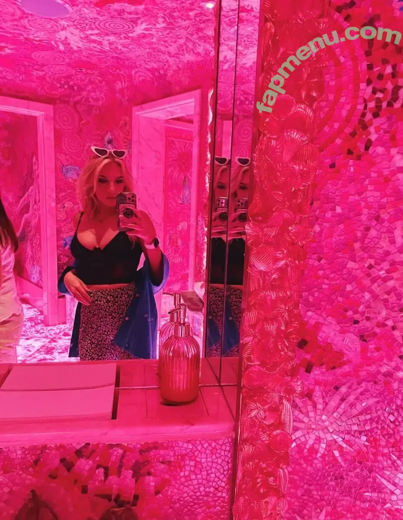 Courtney Miller nude photo #0100 (co_mill / courtney.miller / typicalvlogs)