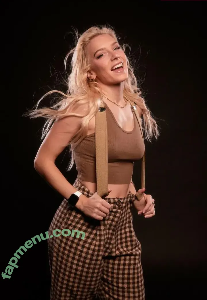 Courtney Miller nude photo #0134 (co_mill / courtney.miller / typicalvlogs)