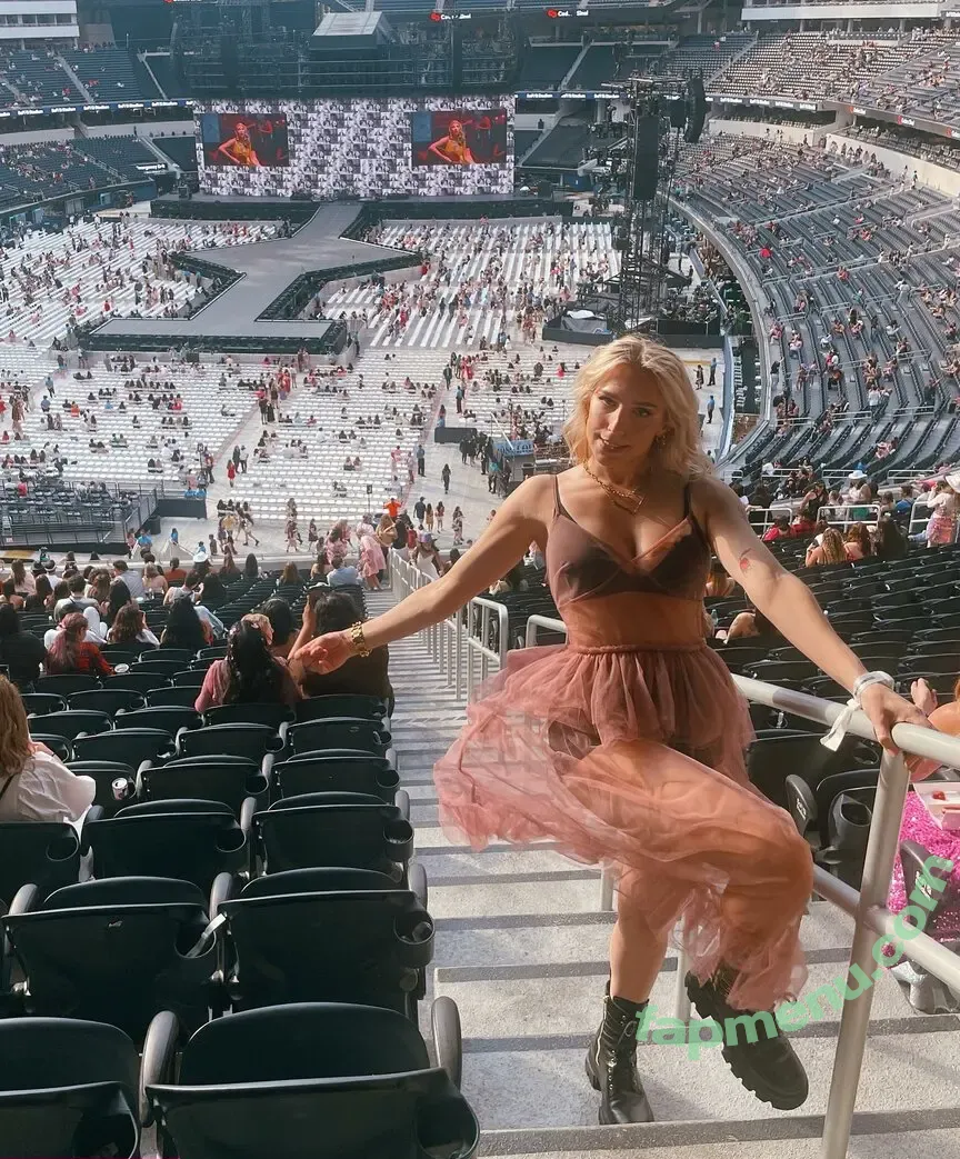 Courtney Miller nude photo #0271 (co_mill / courtney.miller / typicalvlogs)