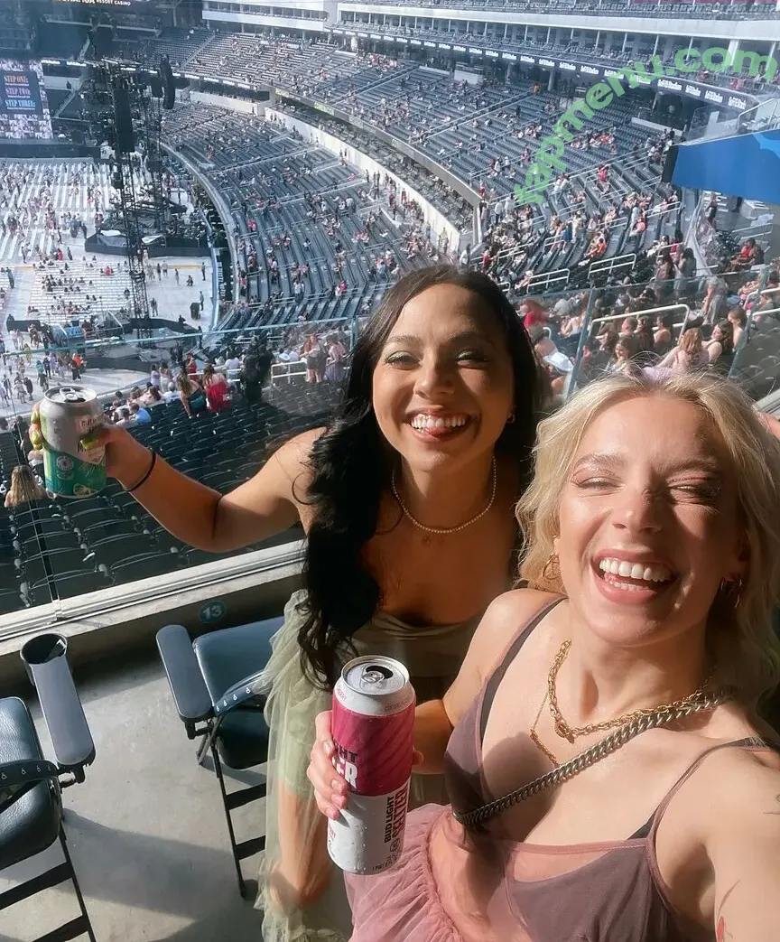 Courtney Miller nude photo #0272 (co_mill / courtney.miller / typicalvlogs)