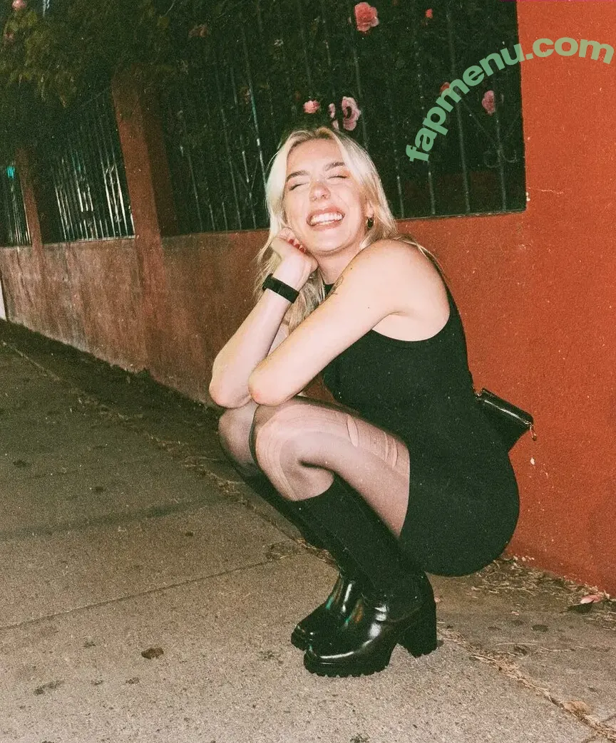 Courtney Miller nude photo #0293 (co_mill / courtney.miller / typicalvlogs)