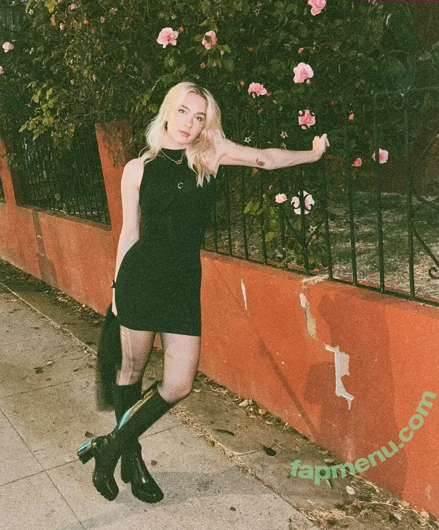 Courtney Miller nude photo #0298 (co_mill / courtney.miller / typicalvlogs)