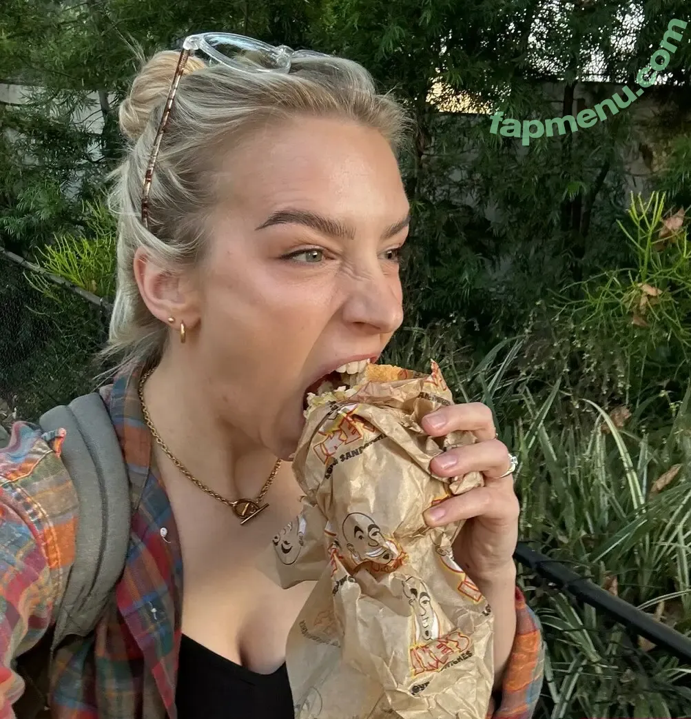 Courtney Miller nude photo #0347 (co_mill / courtney.miller / typicalvlogs)