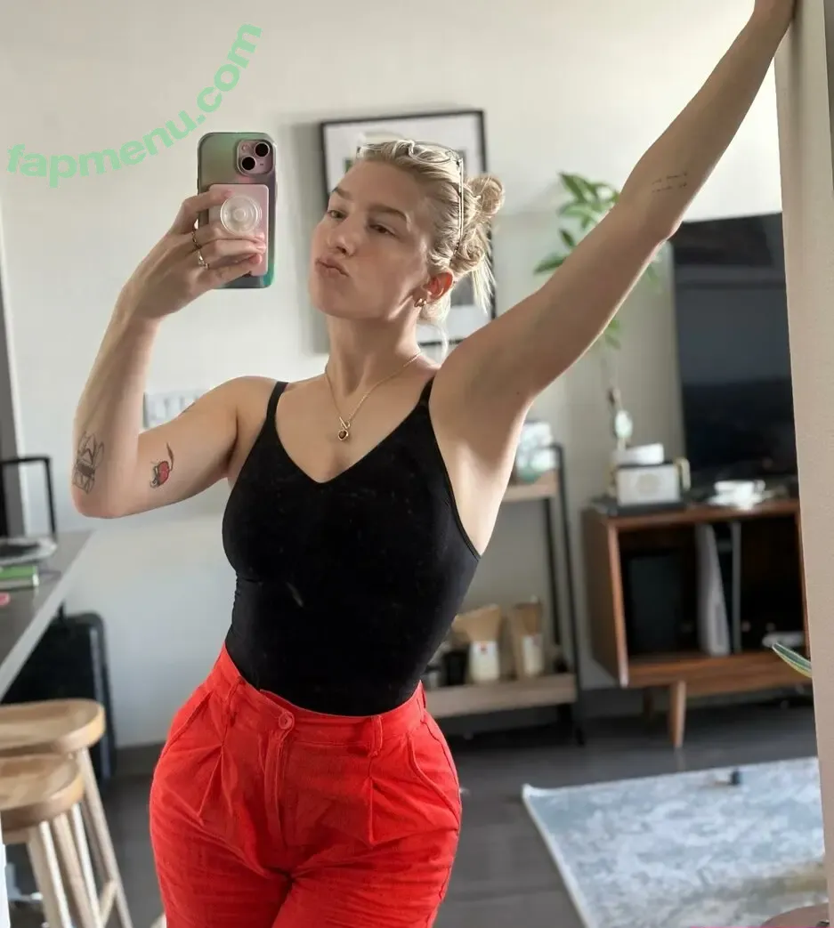 Courtney Miller nude photo #0349 (co_mill / courtney.miller / typicalvlogs)