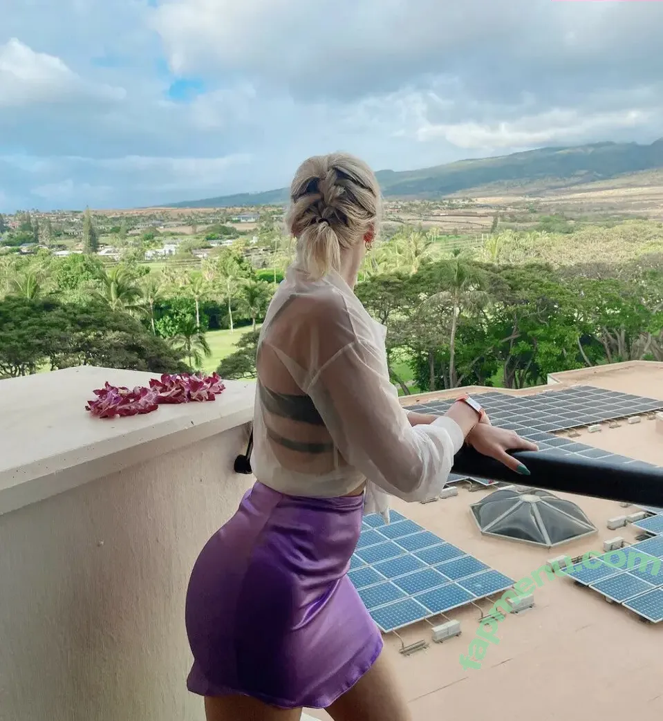 Courtney Miller nude photo #0410 (co_mill / courtney.miller / typicalvlogs)