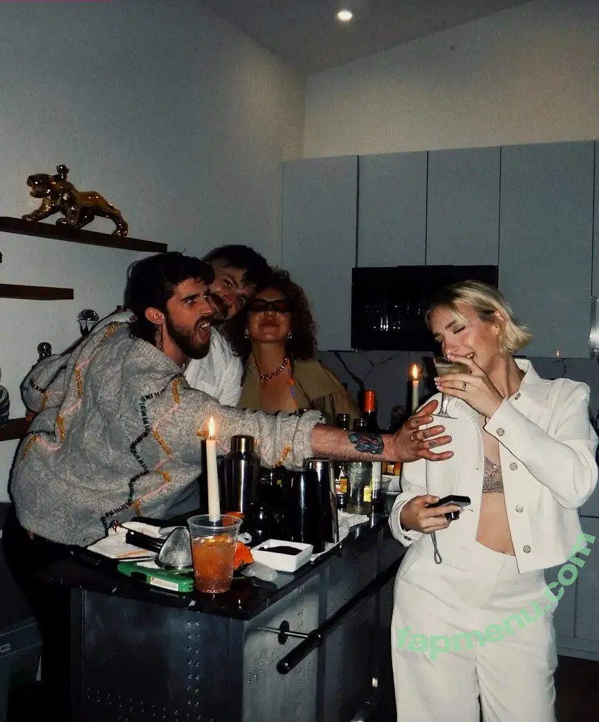 Courtney Miller nude photo #0453 (co_mill / courtney.miller / typicalvlogs)