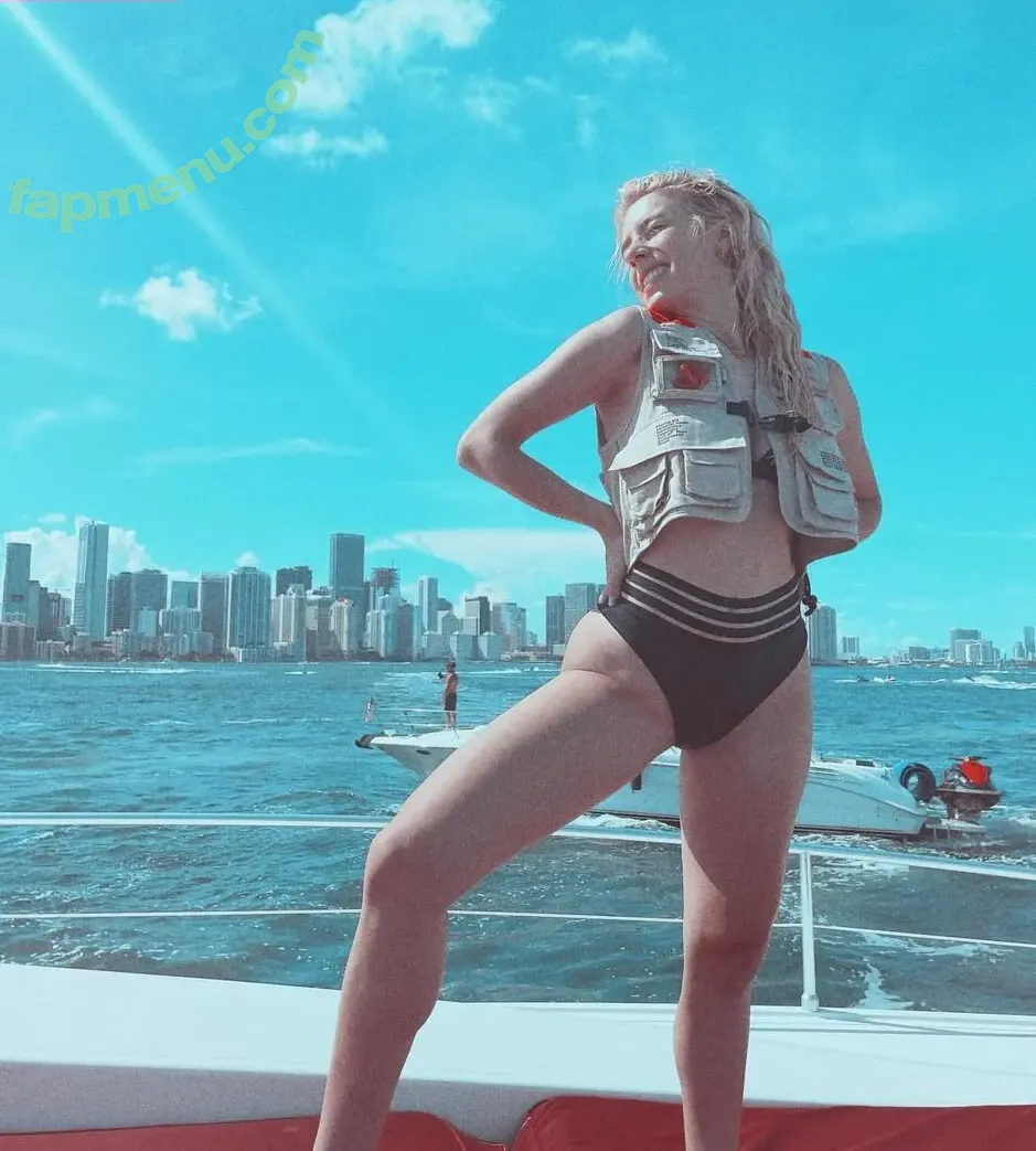 Courtney Miller nude photo #0515 (co_mill / courtney.miller / typicalvlogs)