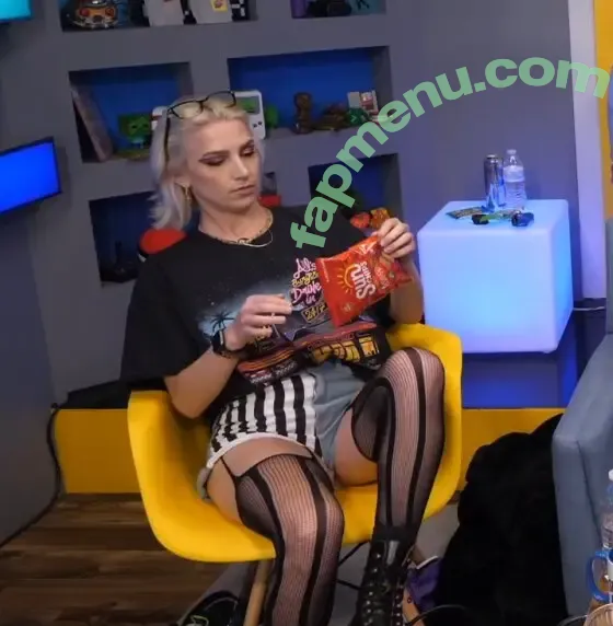 Courtney Miller nude photo #0535 (co_mill / courtney.miller / typicalvlogs)