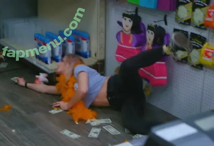 Courtney Miller nude photo #0538 (co_mill / courtney.miller / typicalvlogs)