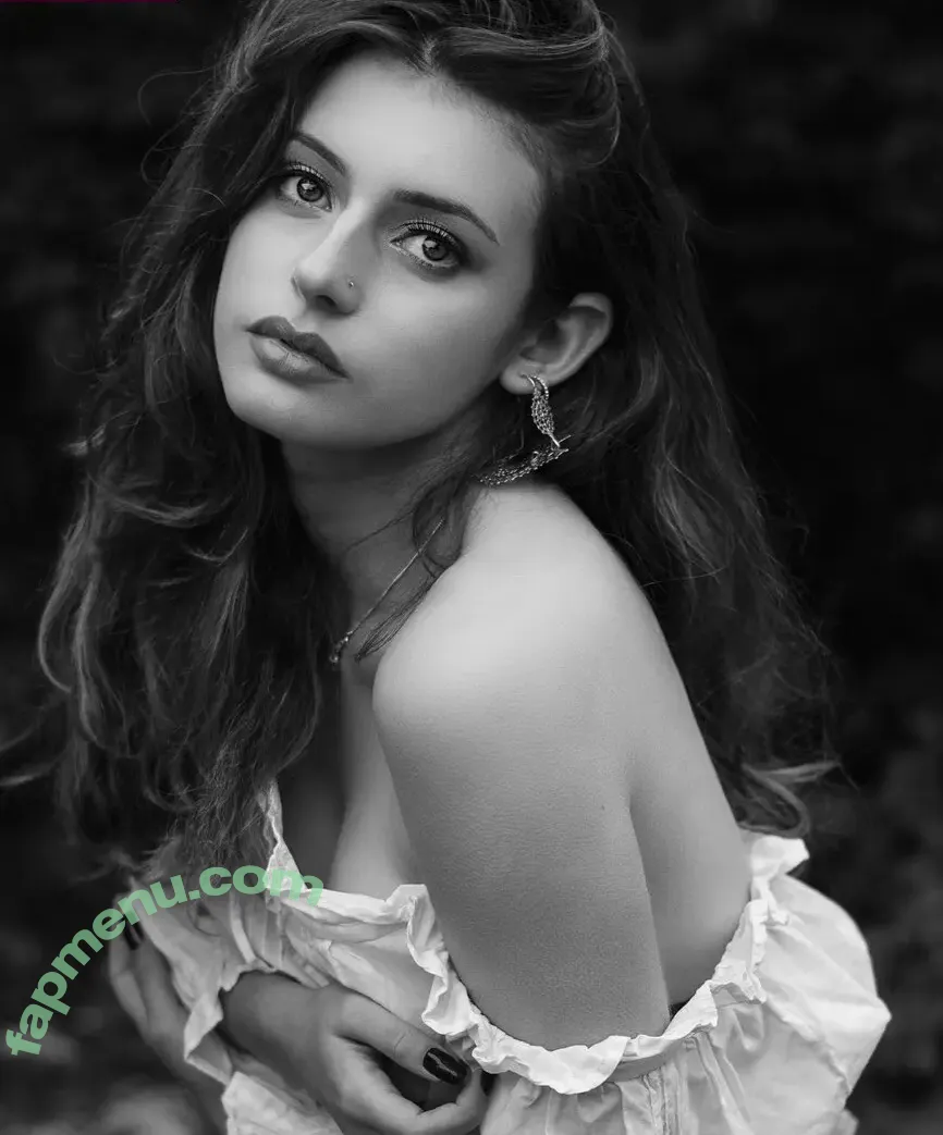 Courtney Miller nude photo #0622 (co_mill / courtney.miller / typicalvlogs)