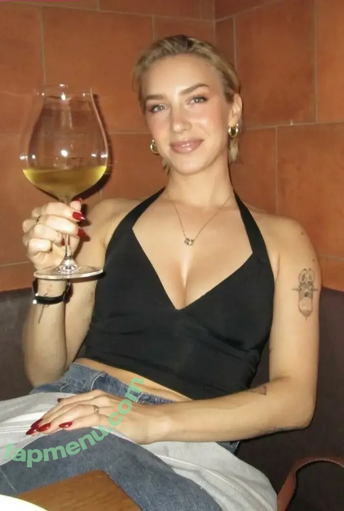 Courtney Miller nude photo #0954 (co_mill / courtney.miller / typicalvlogs)