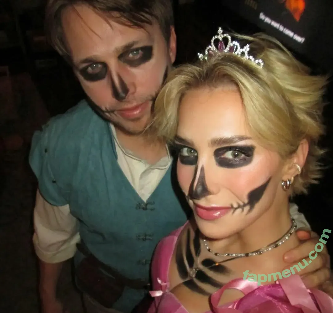 Courtney Miller nude photo #0991 (co_mill / courtney.miller / typicalvlogs)