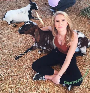 Courtney Miller / Co_Mill nude photo #1032