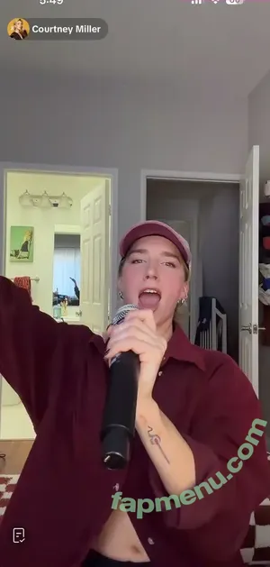 Courtney Miller / co_mill / typicalvlogs nude photo #1044