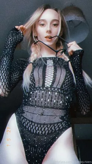 courtneyriverss / courtneyyrivers nude photo #0144