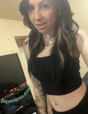 courtneysinsxo / courtney_sins_xo / xxxcrystalcoxgw nude photo #0006