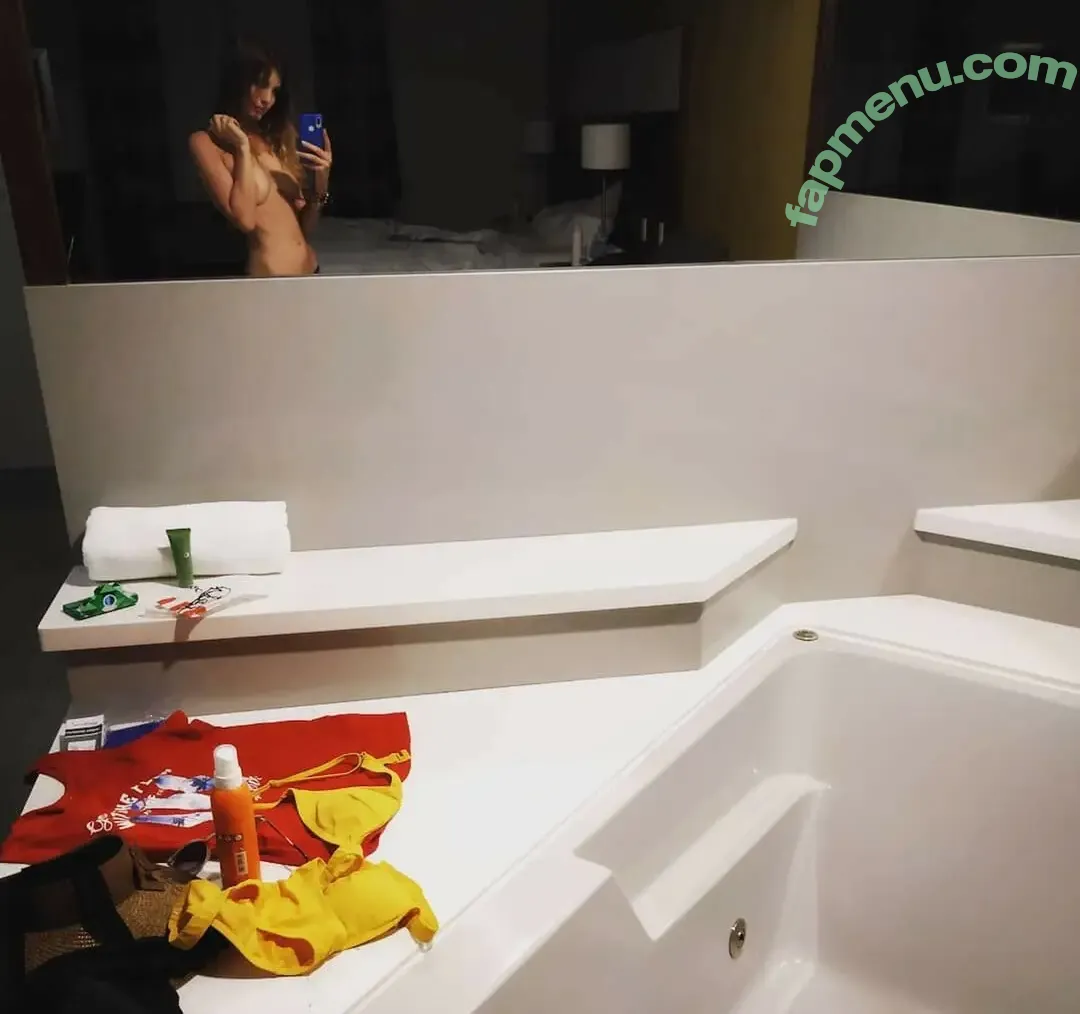 Cristinini nude photo #0040 (iamcristinini)