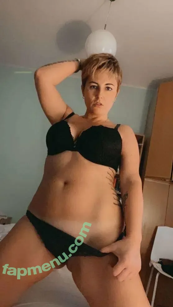 crudelia nude photo #0002 (crudeliamemon)