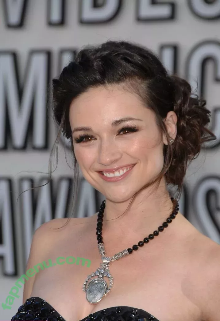Crystal Reed nude photo #0010 (crystalmreed / crystalreed2)