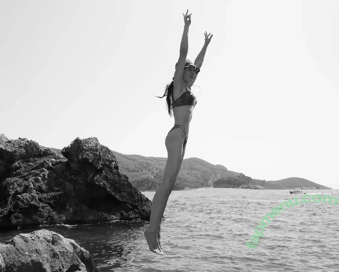 Crystal Reed nude photo #0179 (crystalmreed)