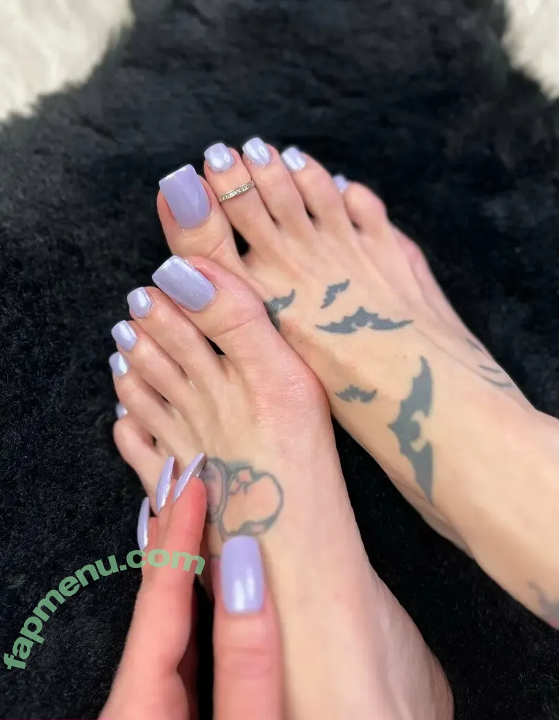 Crystalinked nude photo #0031 (Crystal_inked_feet / crystal_inkked)