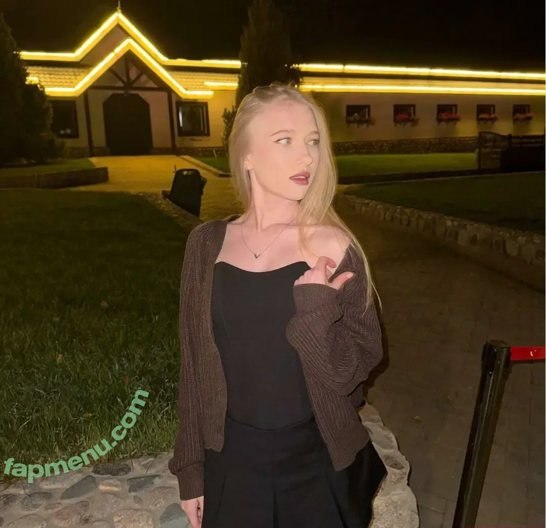Crystalyss nude photo #0004 (Crystalyss)