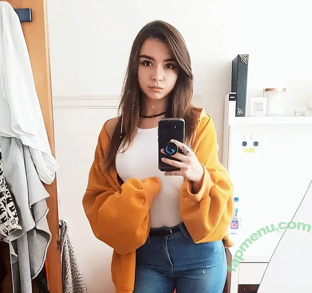 Csillabu nude photo #0032 (Csillabu)