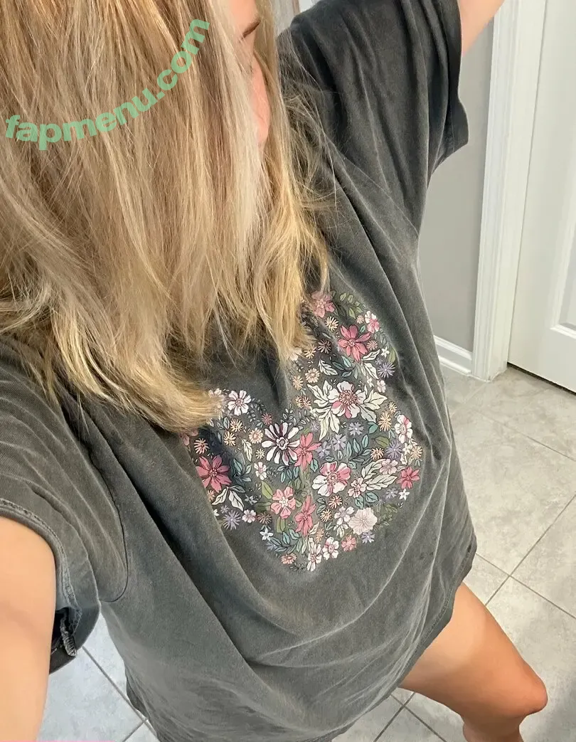 cuc_mbertart nude photo #0041 (cuc_mbertart)