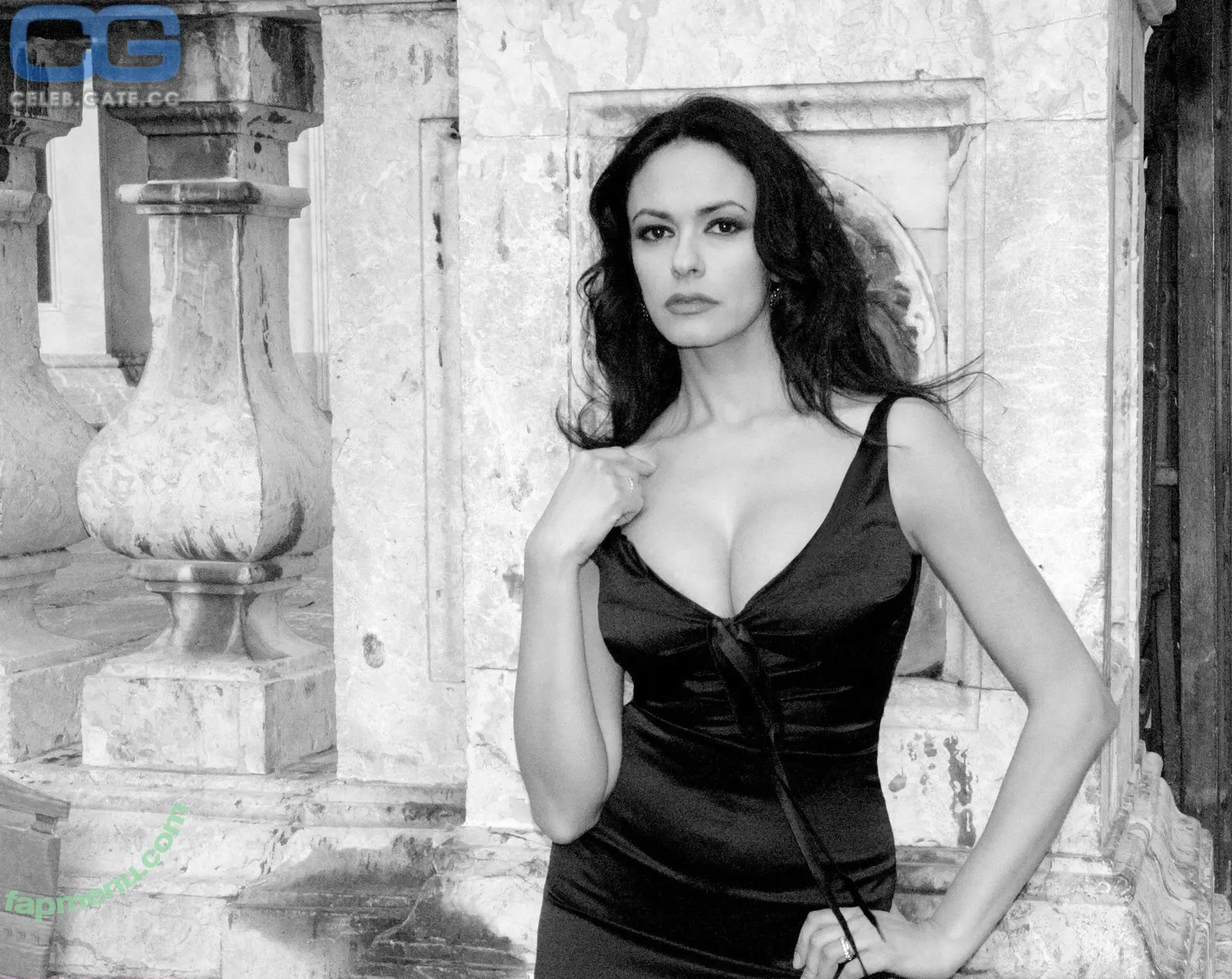 Cucinotta nude photo #0009 (Cucinotta)
