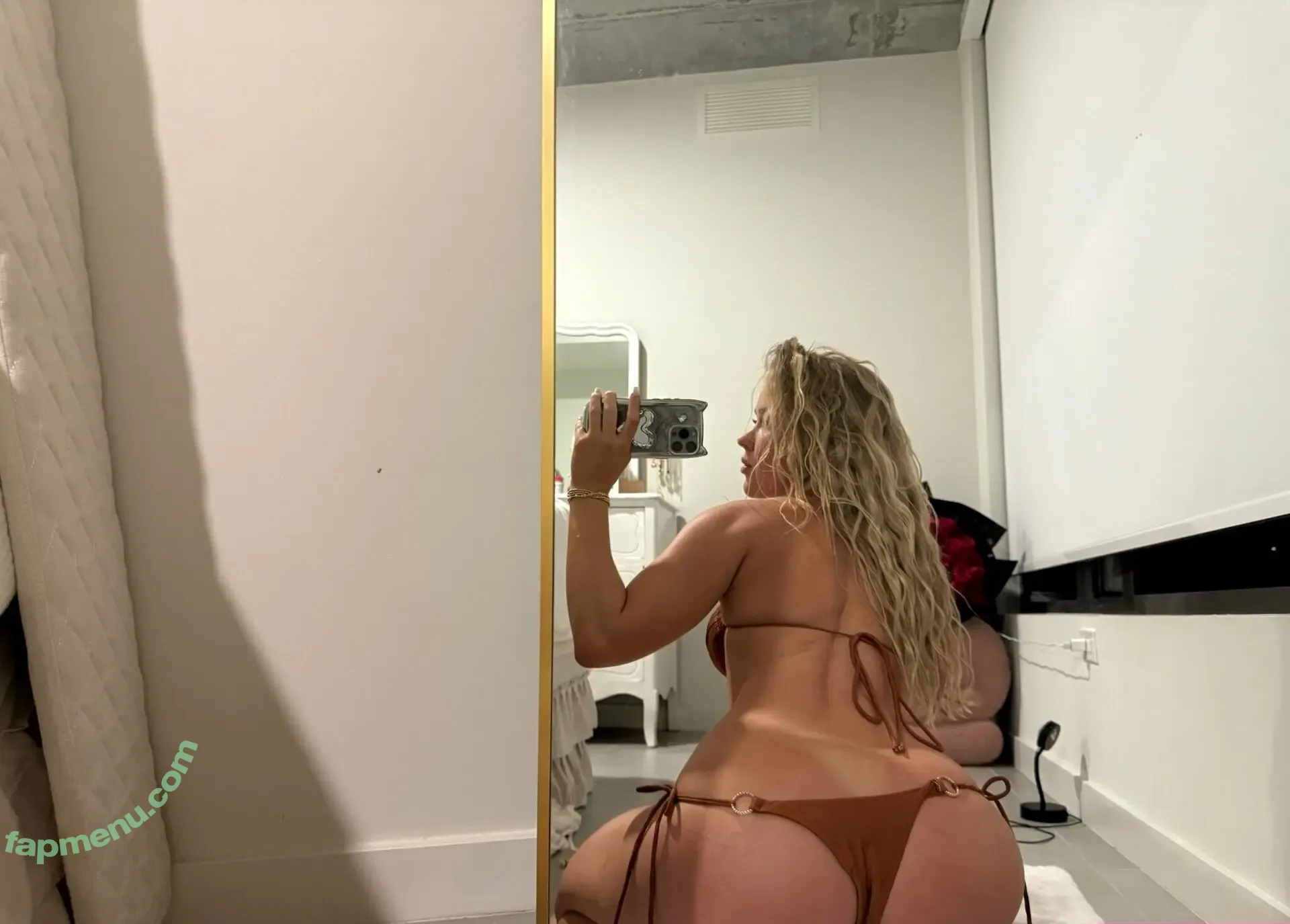 Cultureburns nude photo #0023 (Cultureburns)