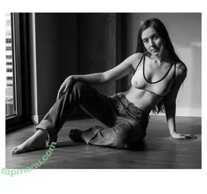 Curious_Hour / mirrajean nude photo #0011