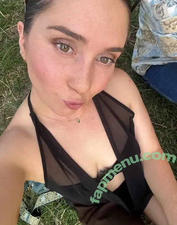 curiouskiki nude photo #0039 (ki.slash.ki)