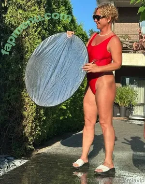 curly.miavip / miamatangi nude photo #0092