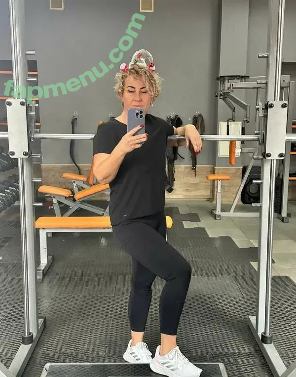 curly.miavip nude photo #0084 (miamatangi)